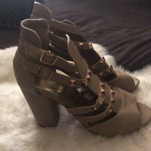 Dots High heel cute cut out sandal, shoes size 9